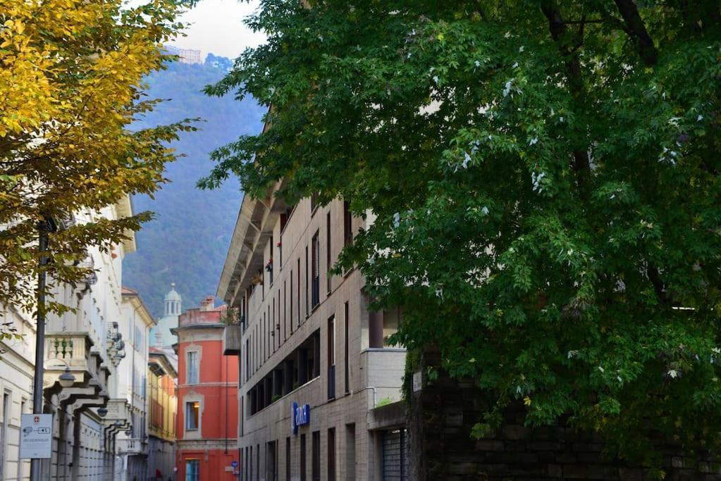 Trilocale Como Centro, Esclusivo 100 Mq Con 3 Balconi المظهر الخارجي الصورة